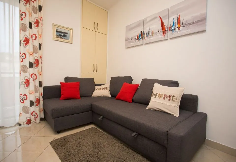 Split Center Beautiful Apartment