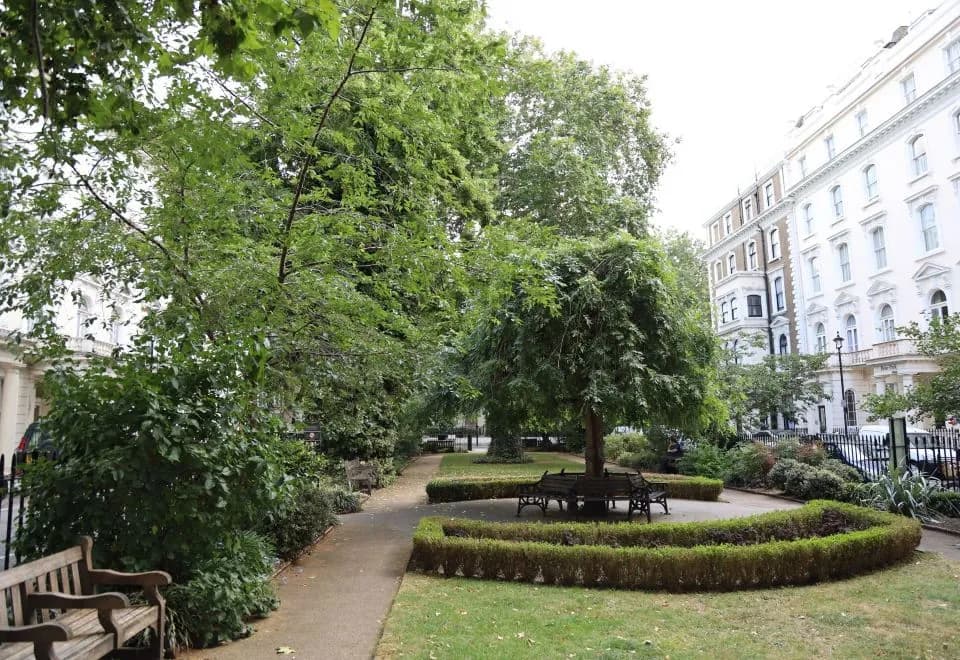 12 London Street Apartments