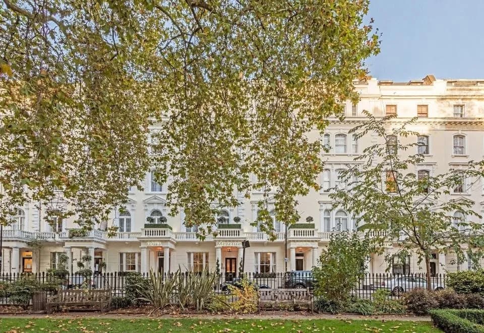 12 London Street Apartments