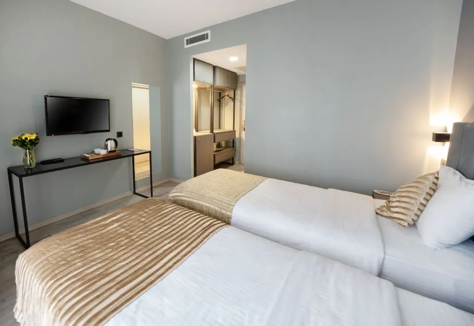 Orya Hotel