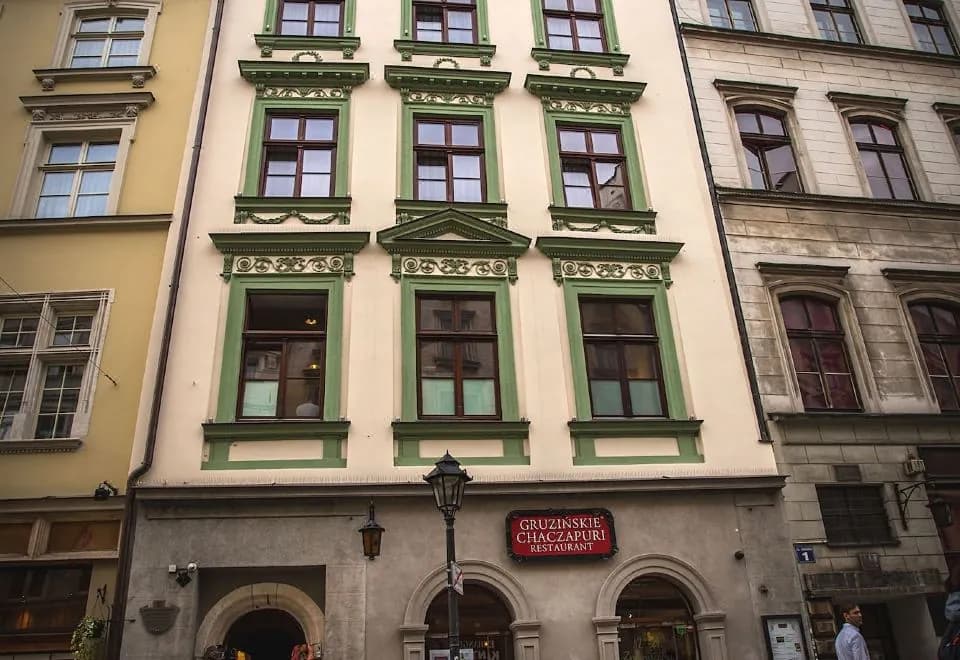 Scharffenberg Apartments Main Square