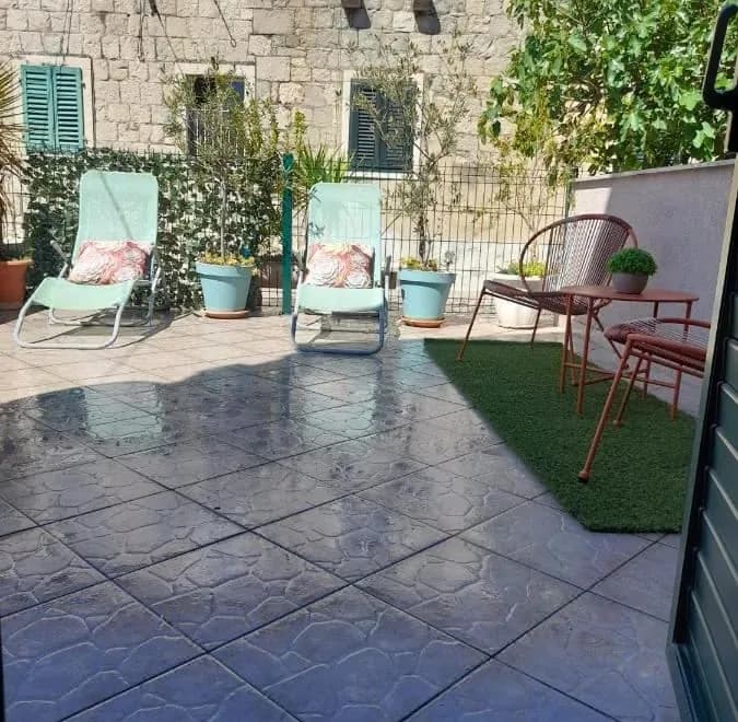 Rooms & Apartment Lasta
