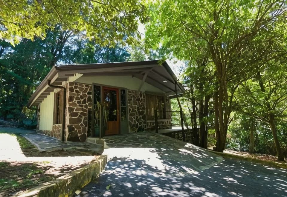 Los Pinos Cabins & Reserve