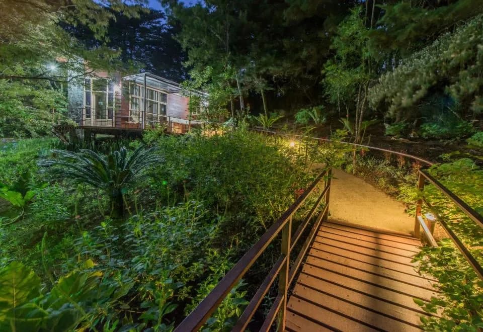 Los Pinos Cabins & Reserve