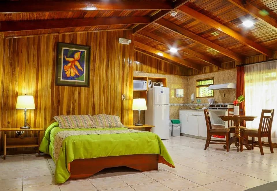 Los Pinos Cabins & Reserve