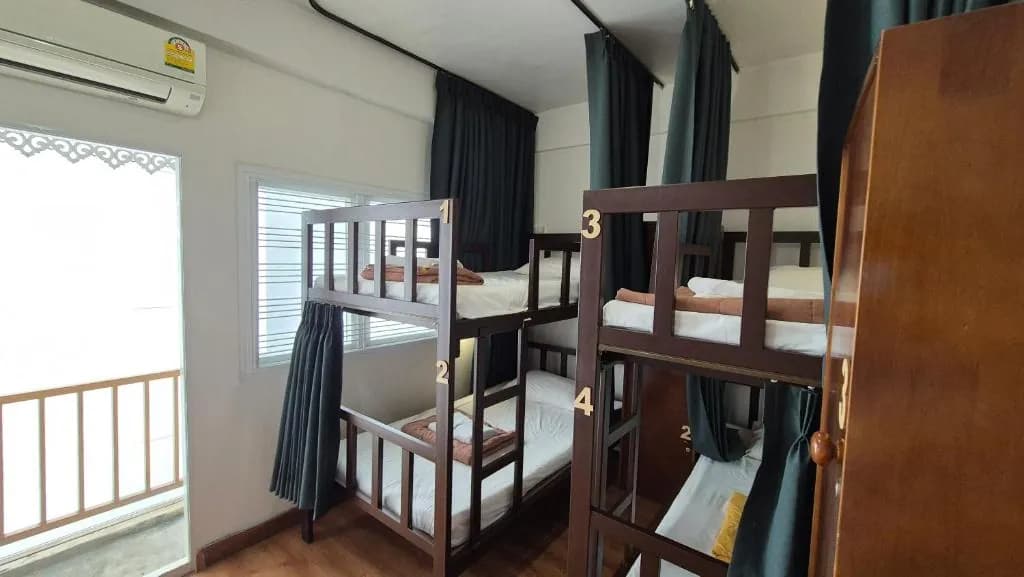 Les Fleurs Bangkok Hostel