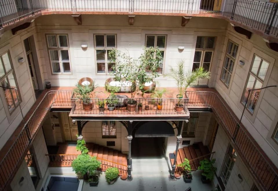 Harmonia Palace