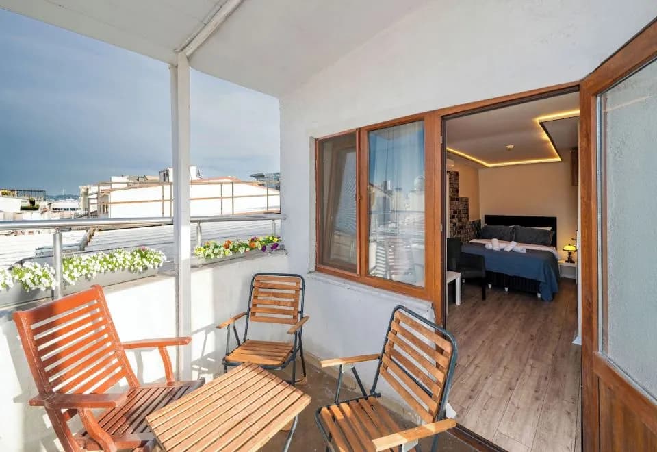 Aiza Suites