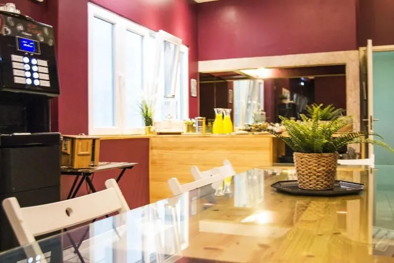 Avenue Hostel & Suites