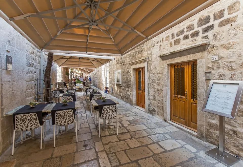 Apartments and Rooms Perla
