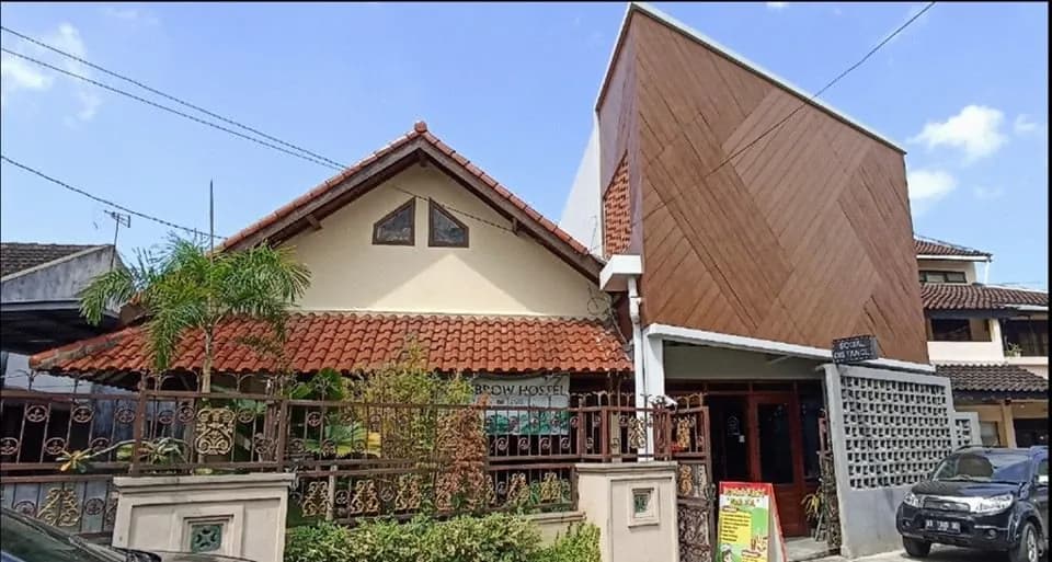 MashBrow Hostel