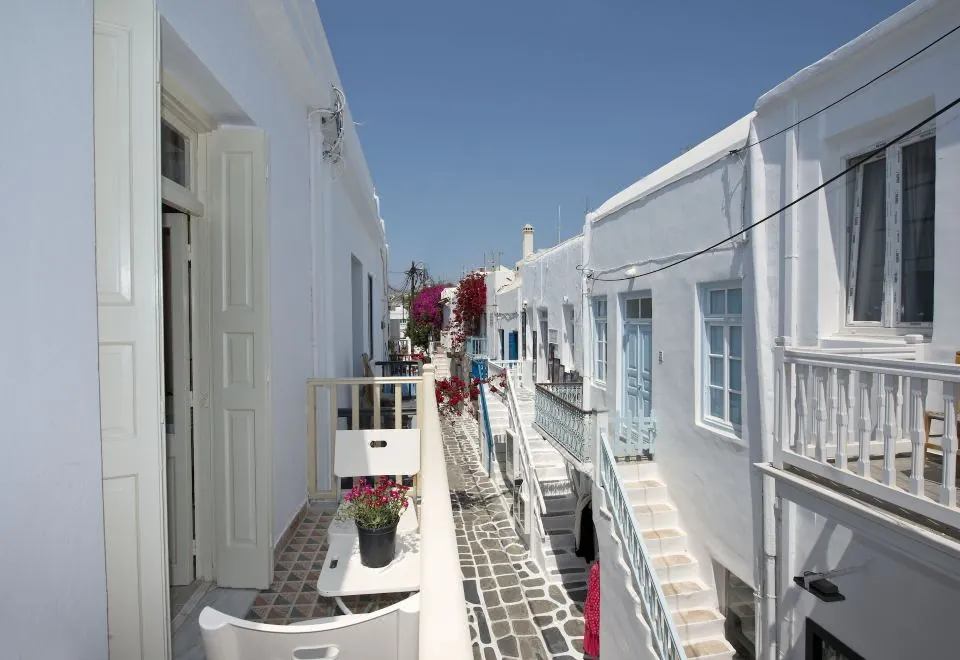 Karboni Hotel