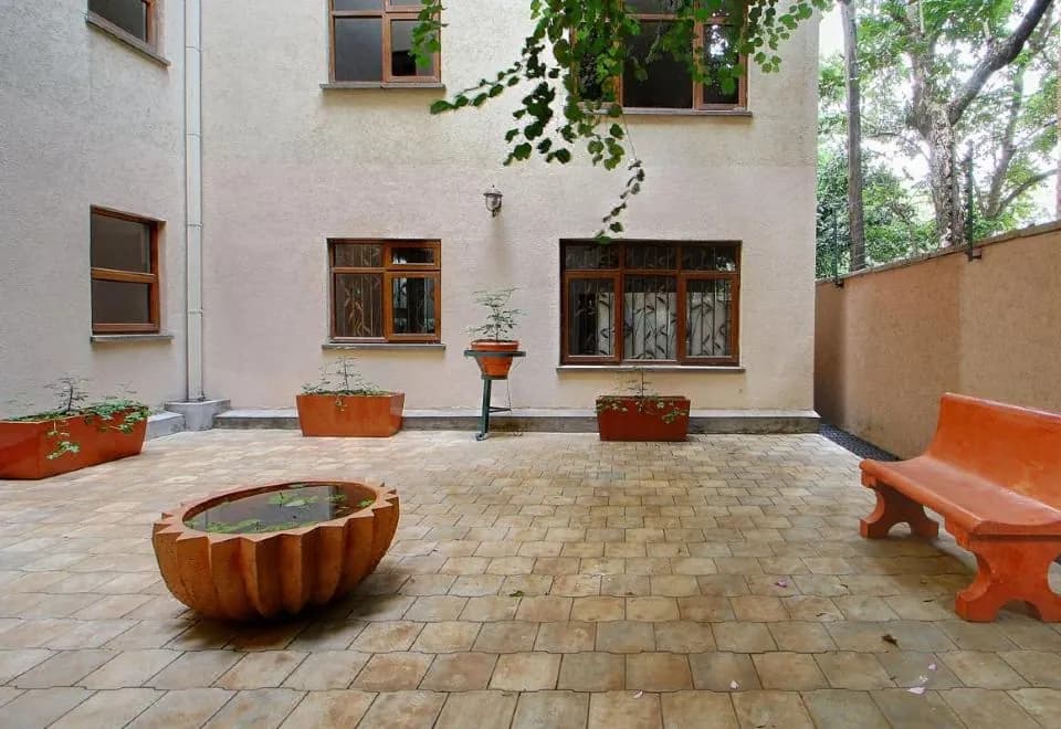 Fenesi Gardens Apartments