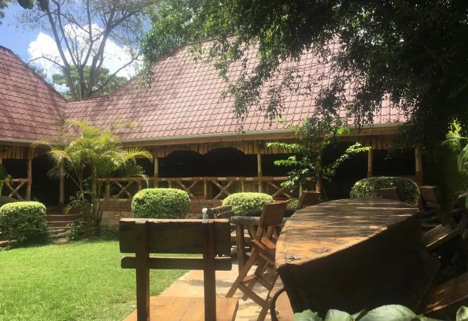 Vijiji Center lodge and Safari