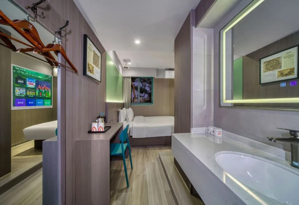 Jianwei Space Art Hotel (Shanghai Lujiabang Road Subway Station Branch)