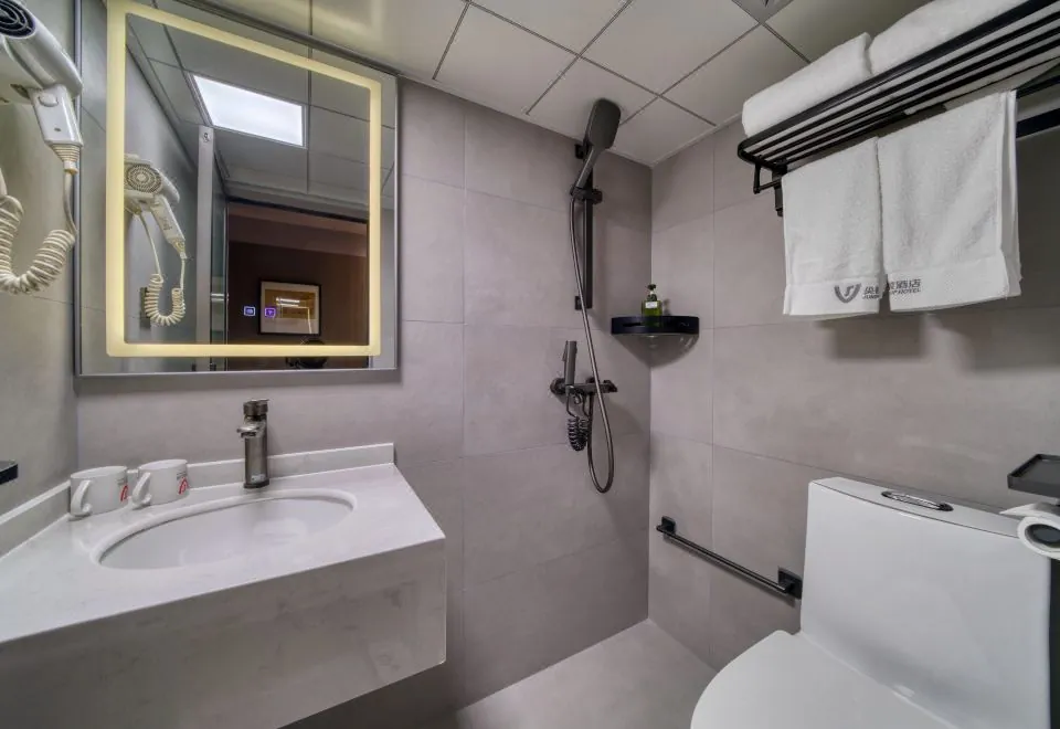 Jianwei Space Art Hotel (Shanghai Lujiabang Road Subway Station Branch)