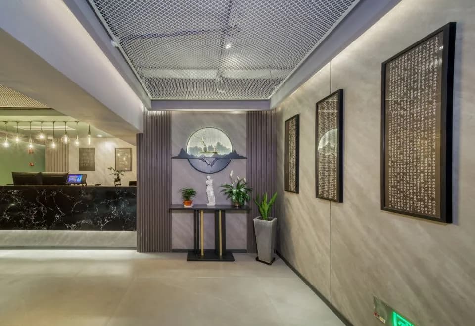 Jianwei Space Art Hotel (Shanghai Lujiabang Road Subway Station Branch)