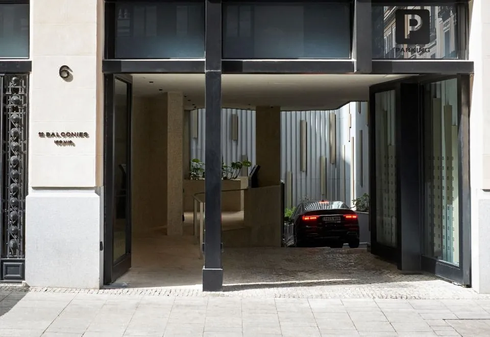 60 Balconies Iconic