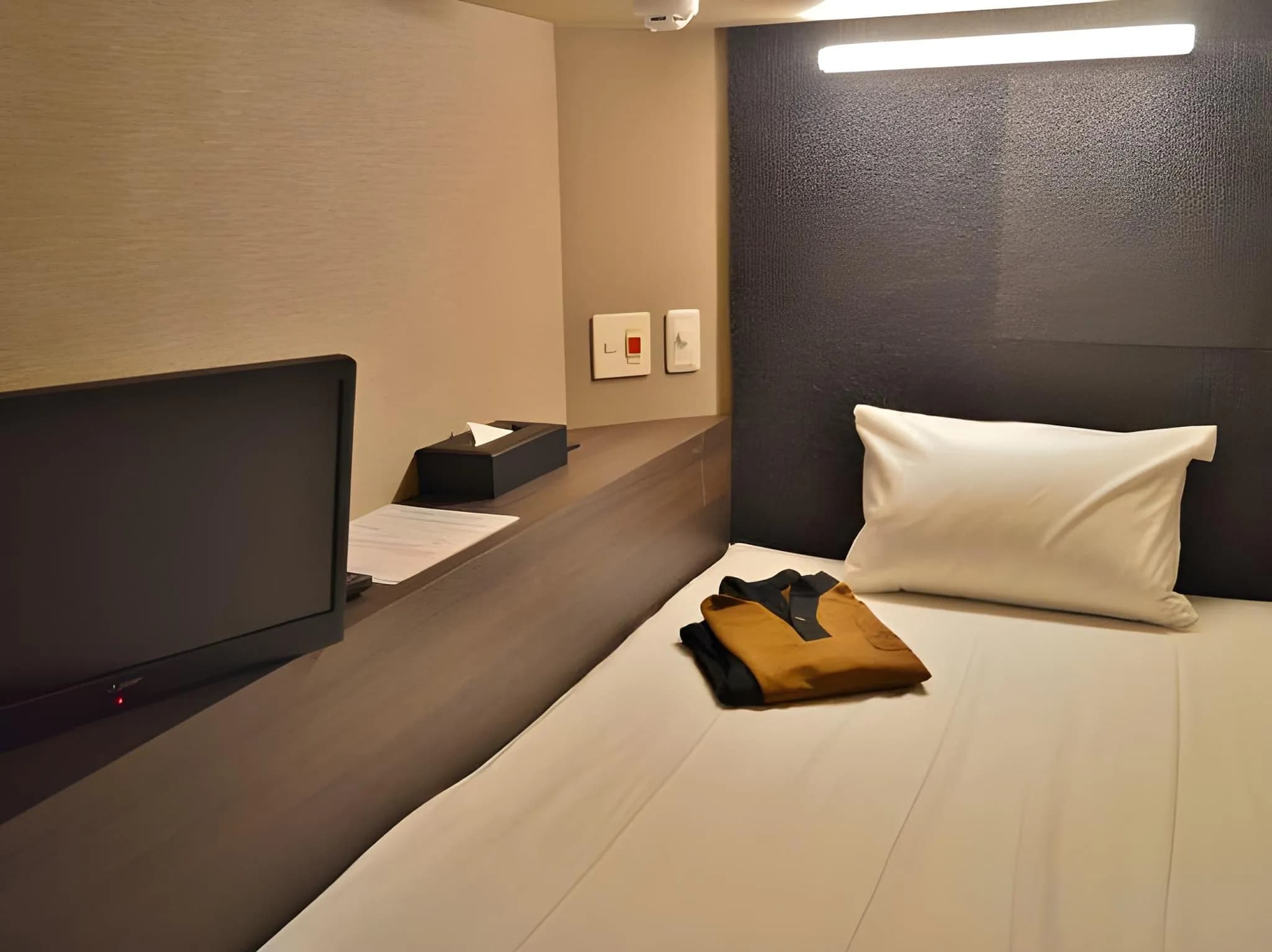 Bizcourt Cabin Susukino - Caters to Men
