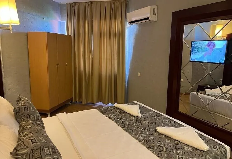 Dionisus Hotel Lara