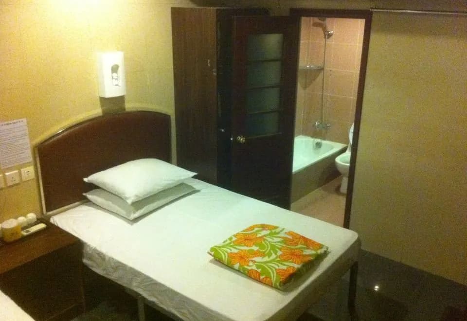 Oriental Pearl Hostel