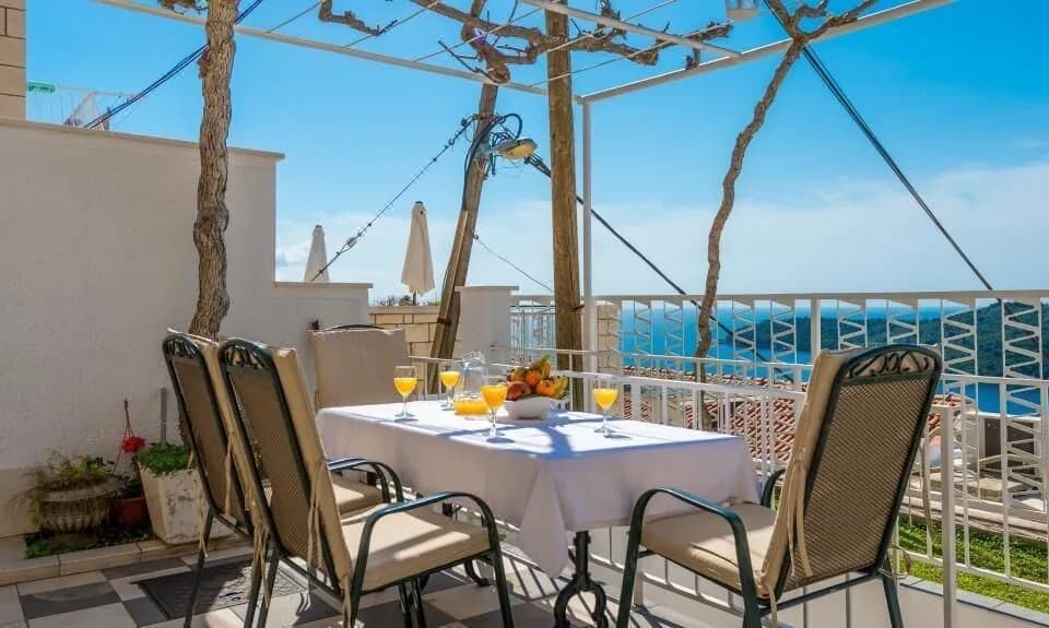 Apartments and Room Lora