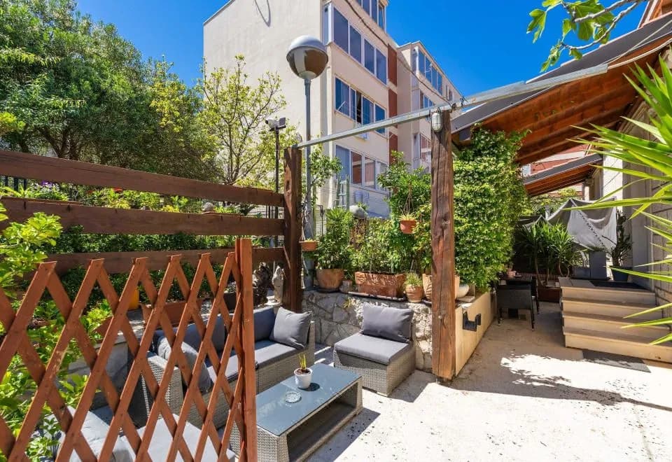 Apartments & Room Frane
