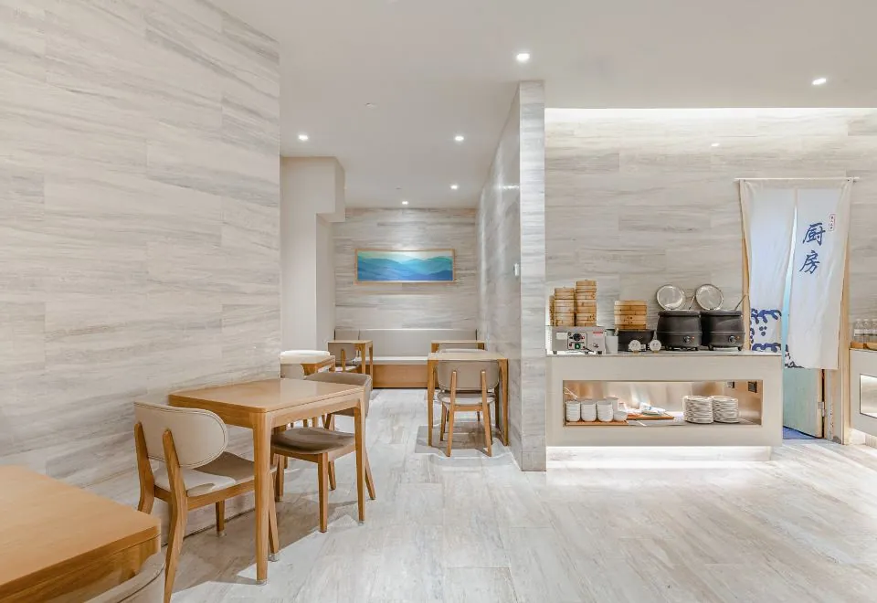 Ji Hotel (Shanghai Huangpu Binjiang Xizang South Road)
