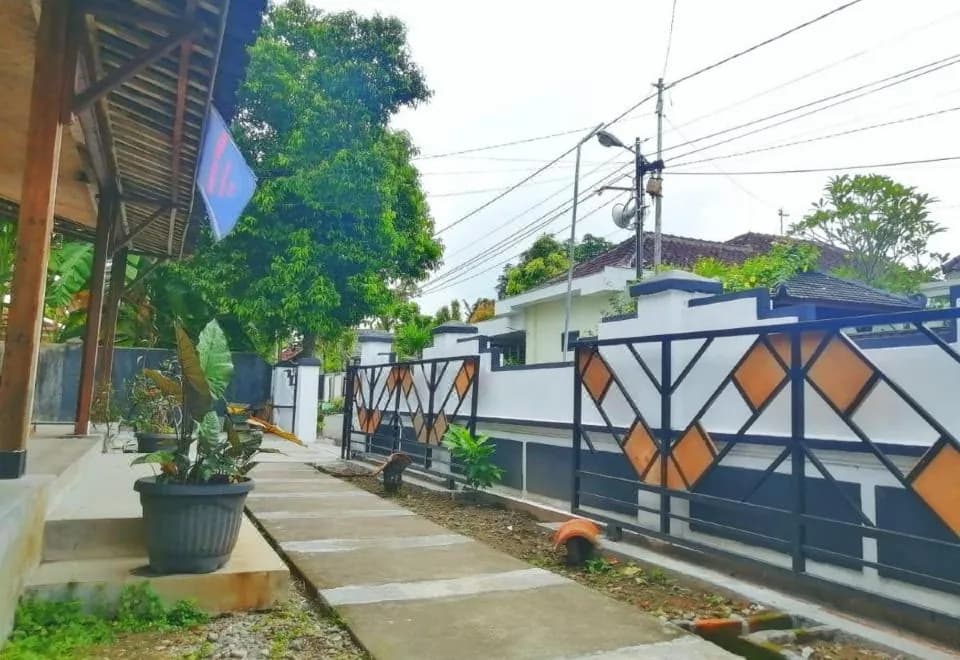 RedDoorz Syariah @ Ndalem Kembang Sore Yogyakarta