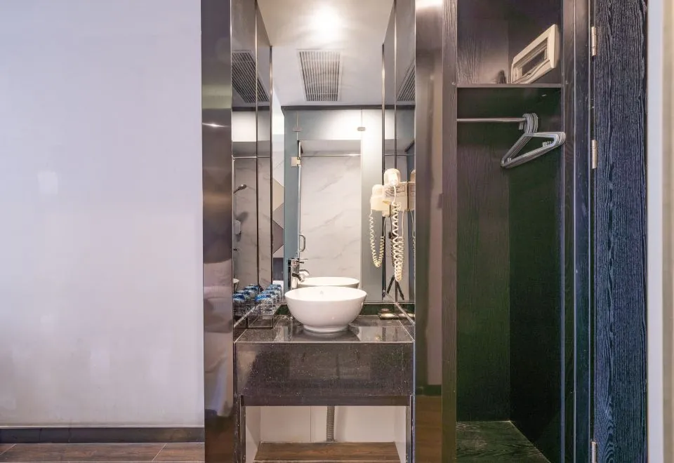 Luckyland Trade Building Hotel (Shanghai Yanan West Road)