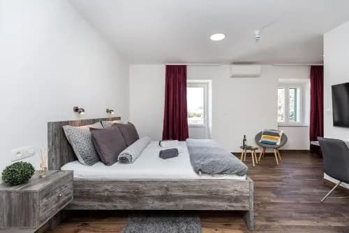 Apinelo Port Rooms