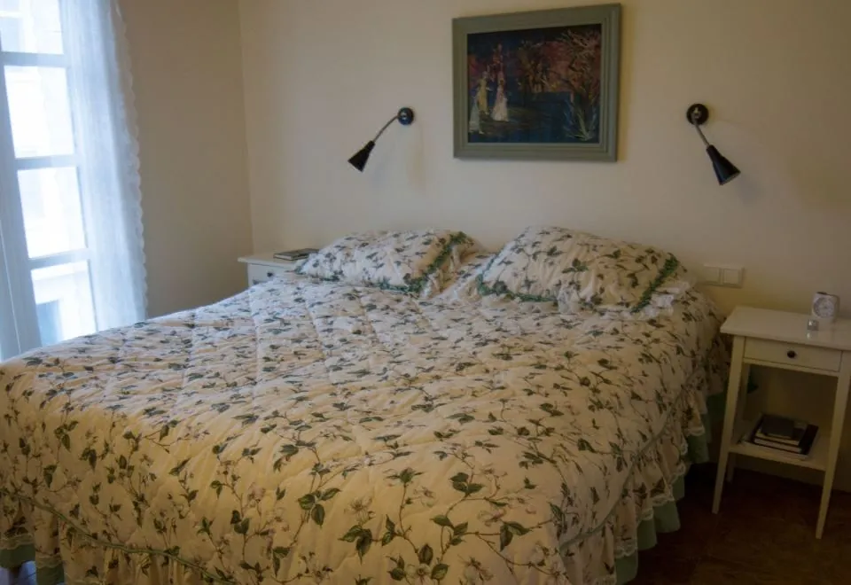 Three Sisters Studio Apartments