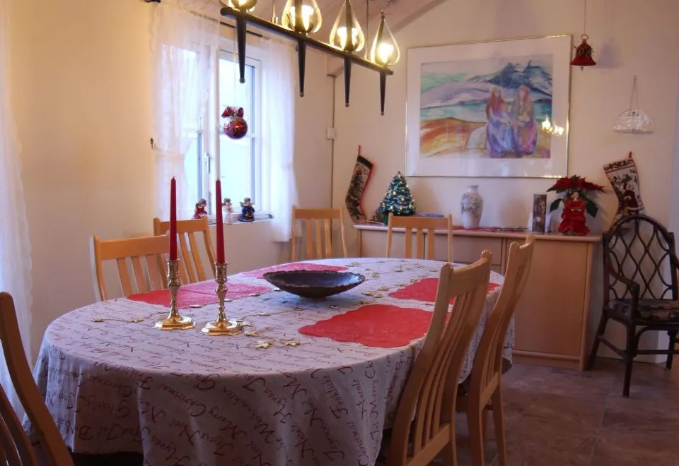 Three Sisters Studio Apartments