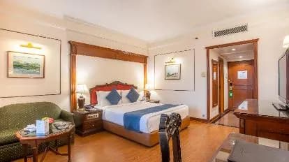 The Everest Hotel