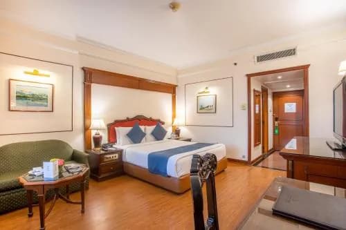 The Everest Hotel