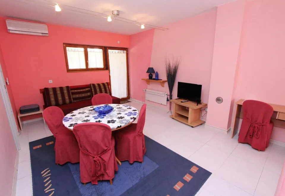 Apartments Lora