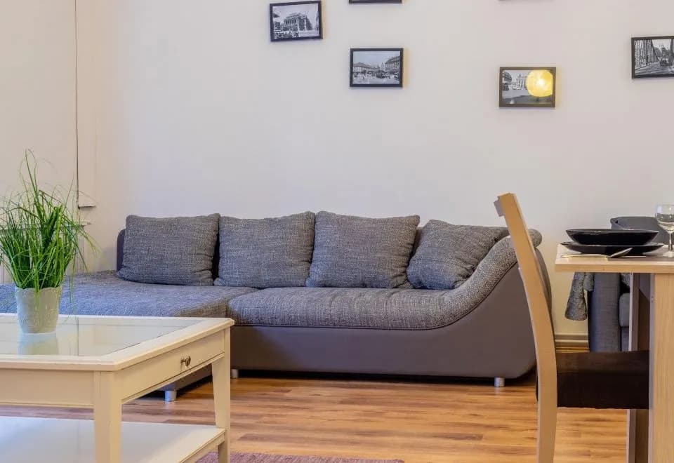 Real Apartments Lovag
