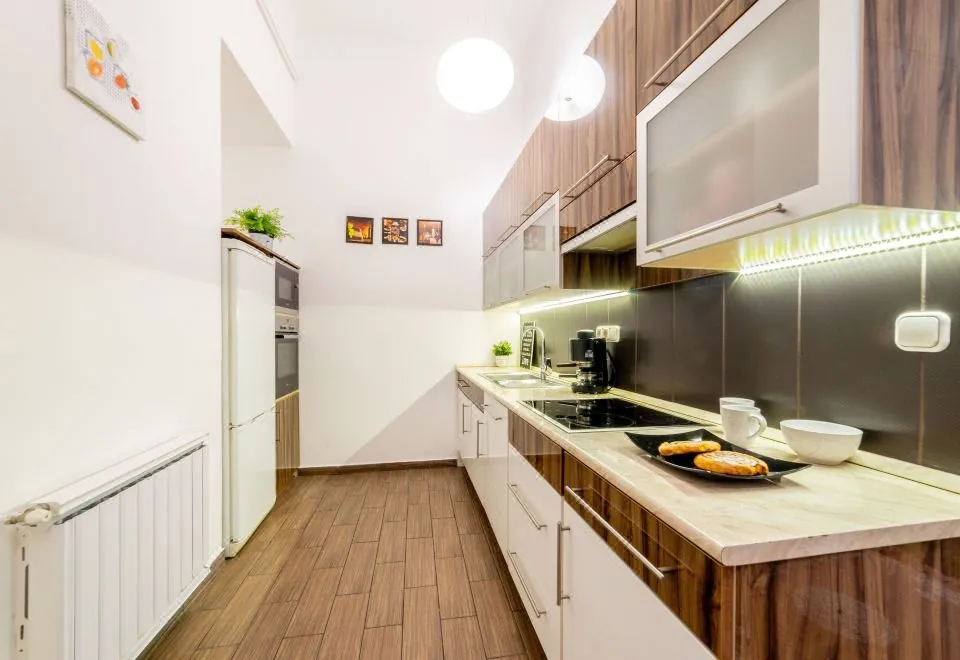 Real Apartments Lovag