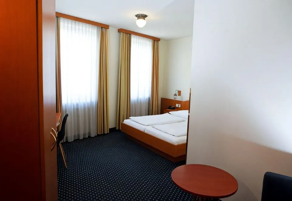 Suite Hotel 900 m Zur Oper