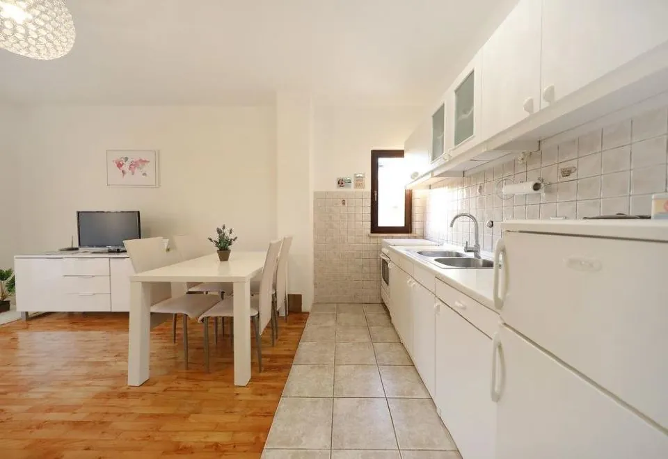 Ina Apartments