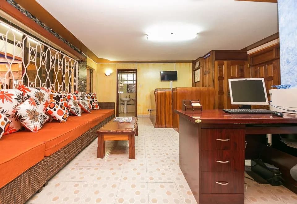 UpperHill Blueberry Hotel