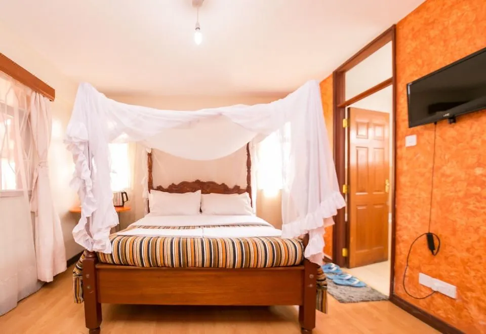UpperHill Blueberry Hotel