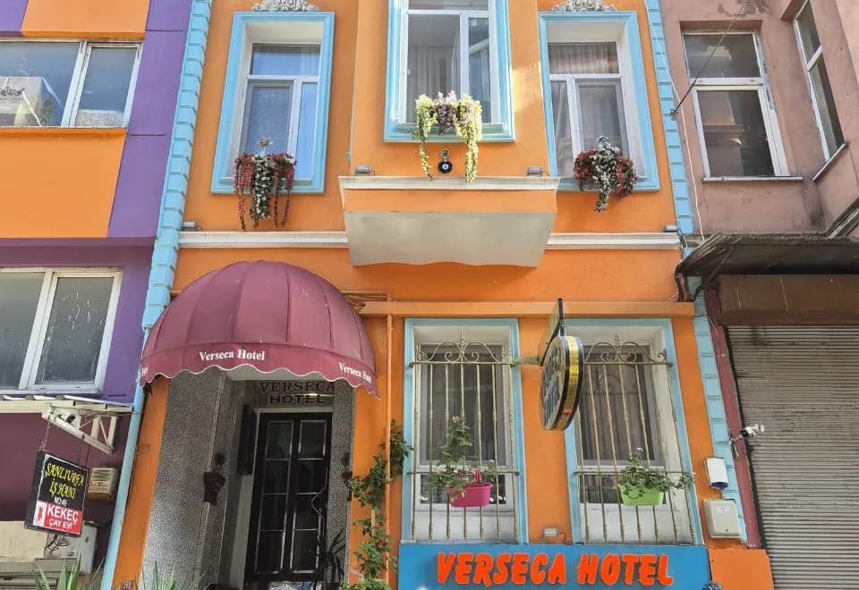 VERSECA HOTEL