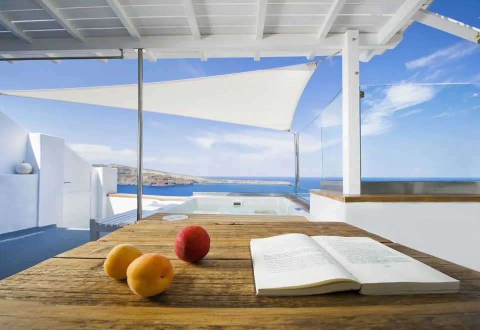 Hyperion Oia Suites