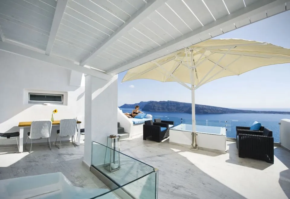 Hyperion Oia Suites