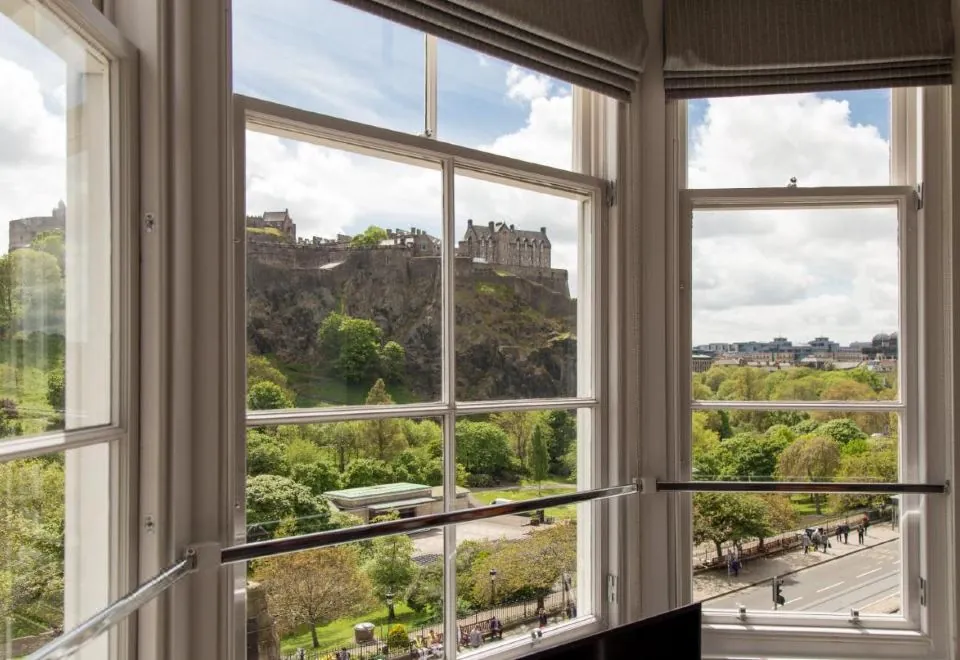 Destiny Scotland - Chisholm Hunter Suites