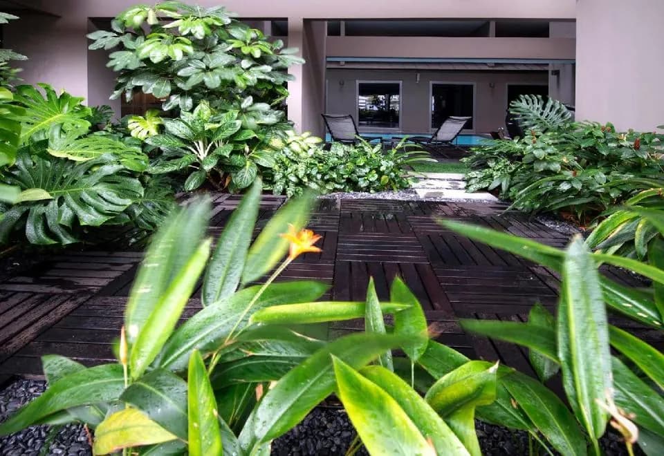 V Hotel Bencoolen