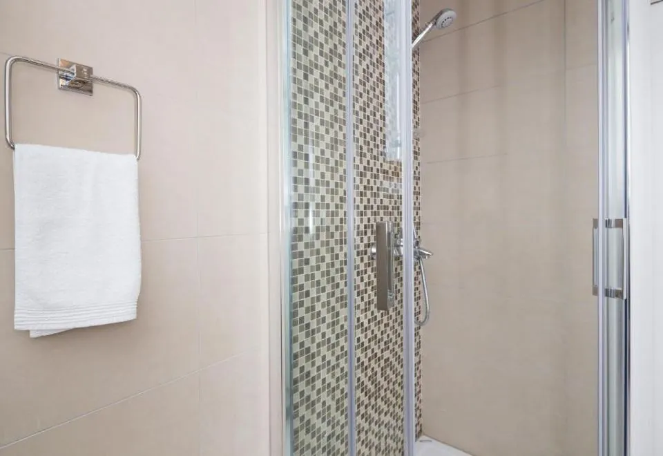 LAURA LUX SUITES