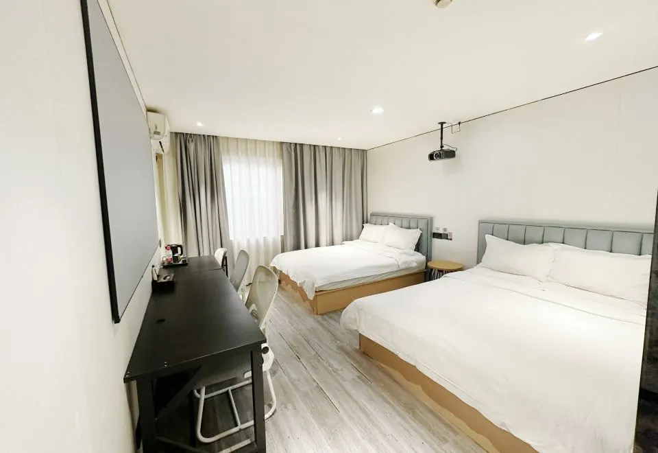 Qingji Hotel (Shanghai Zhangjiang Road Subway Station)