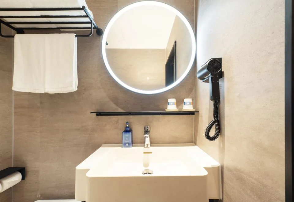 Hanting Hotel (Shanghai Jiaotong University Yishan Road)